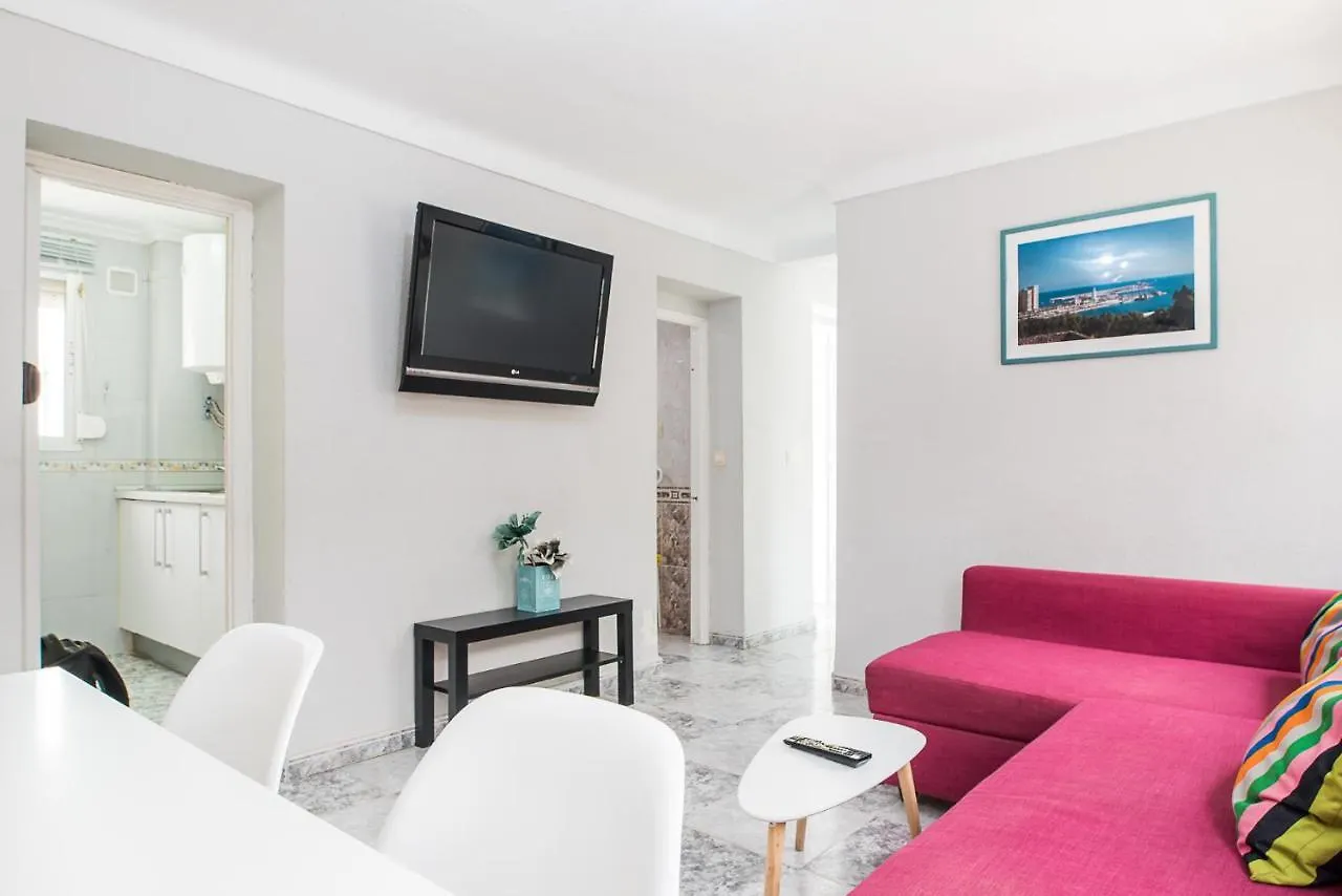 MalagaOnBeach 2 - Two bedrooms - up to 7 people - 30 meters beach 0*, Málaga Spanje